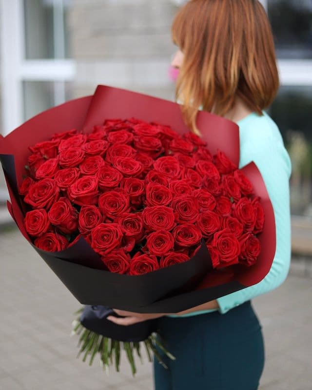 Bouquet de 80 roses rouges Freedom