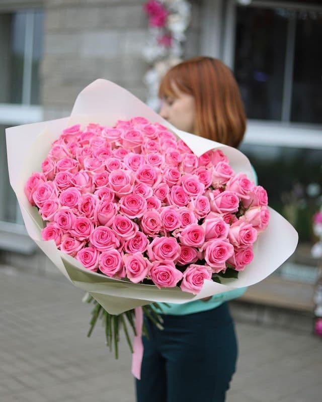 Bouquet de 85 roses roses Revival