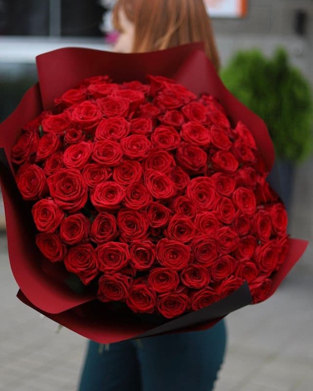 Bouquet de 90 roses rouges Freedom