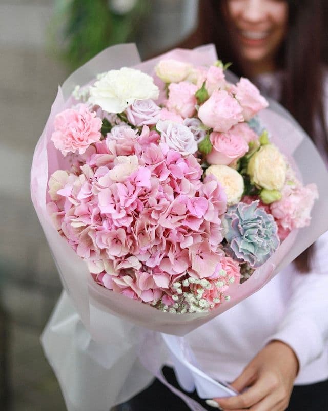 Bouquet argenté avec la rose Silver Shadow