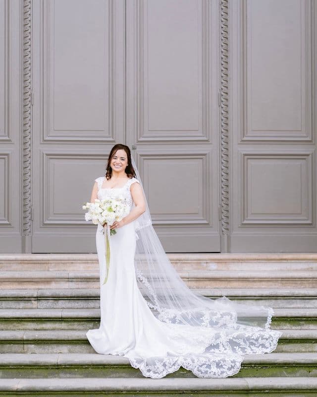 Bouquet de Mariée & Boutonnière – Blanc & Crème Classique Moderne