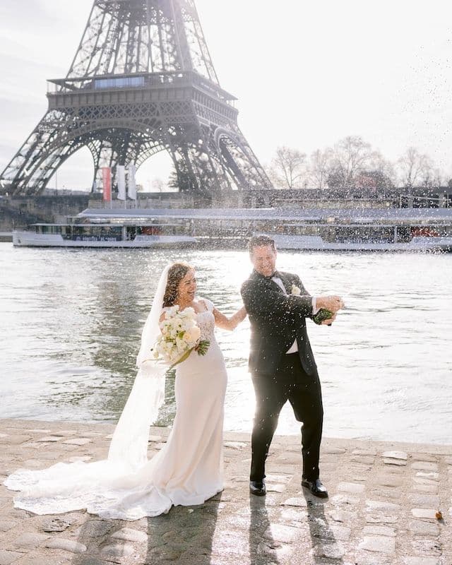 Bouquet de Mariée & Boutonnière – Blanc & Crème Classique Moderne