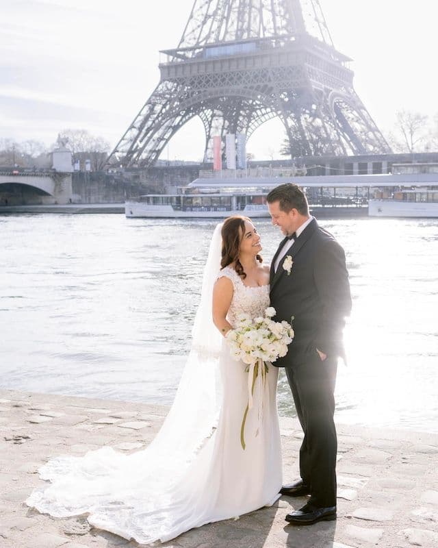 Bouquet de Mariée & Boutonnière – Blanc & Crème Classique Moderne