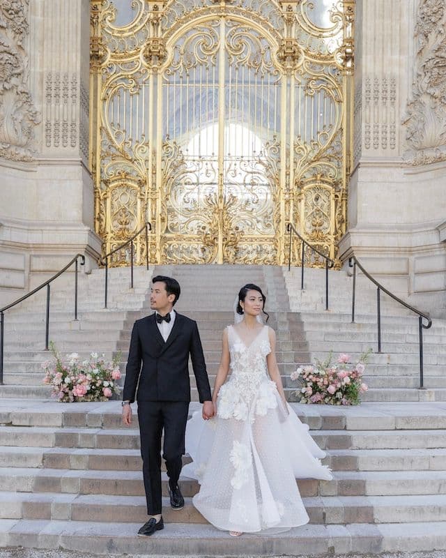 Set de cérémonie – Deux compositions au sol, bouquet de mariée et boutonnière