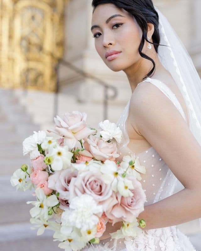 Bouquet de Mariée Doux à Paris – Roses & Renoncules
