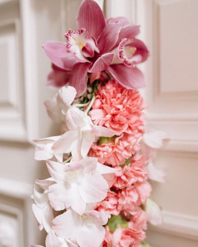 Bouquet de mariée suspendu en style sculptural – Palette rose