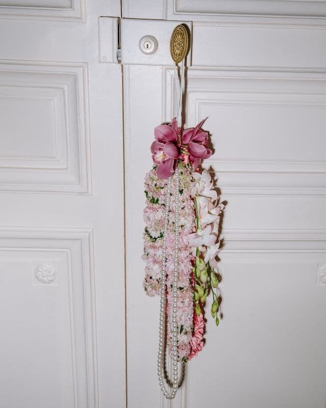 Bouquet de mariée suspendu en style sculptural – Palette rose