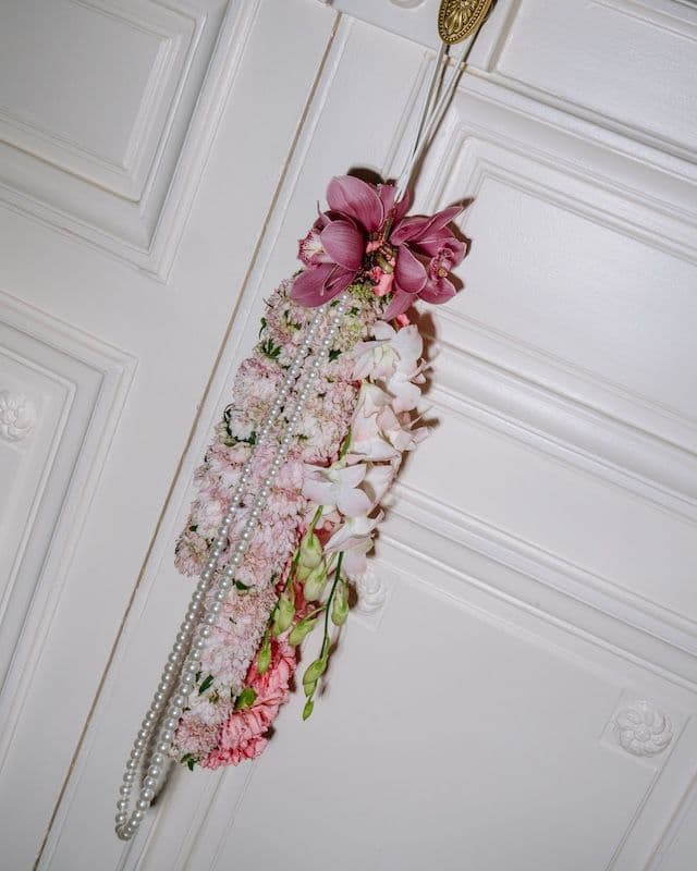 Bouquet de mariée suspendu en style sculptural – Palette rose