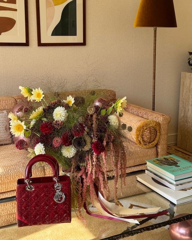 Composition florale automnale dans une riche palette – Tournesols, Dahlias, Panicum