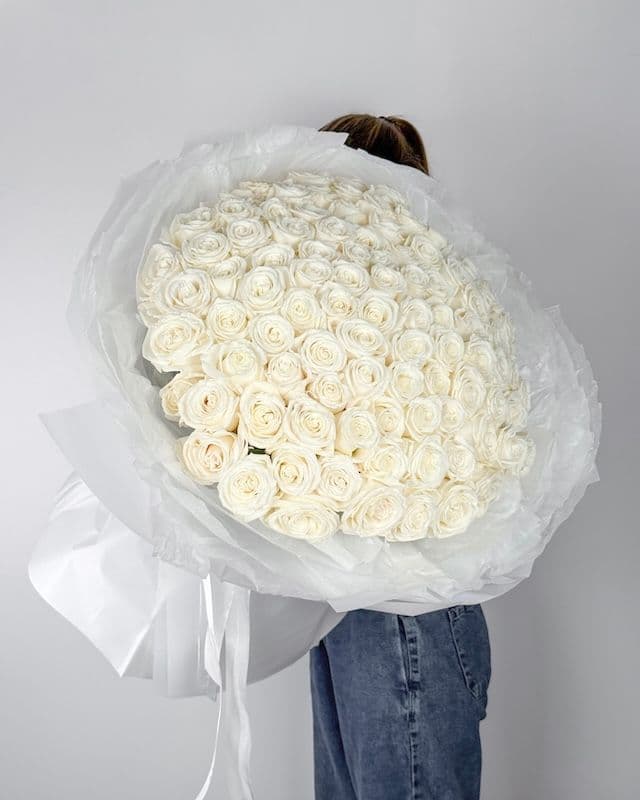 Bouquet 100 roses blanches, hauteur 70 cm