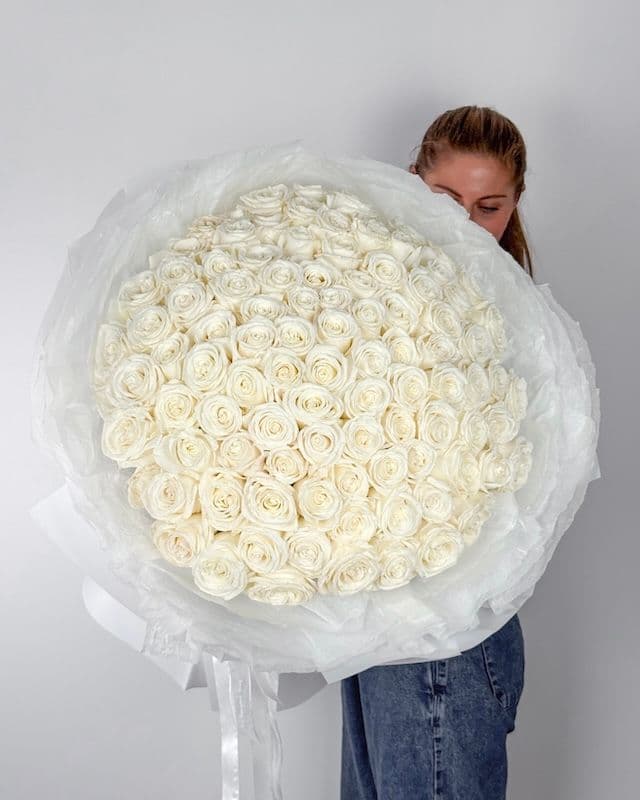 Bouquet 100 roses blanches, hauteur 70 cm