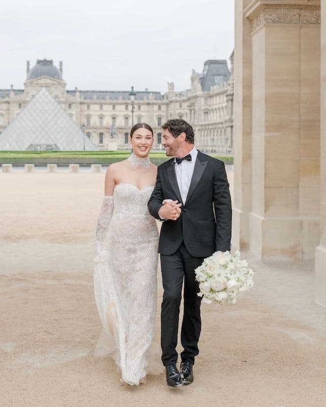 Bouquet de mariée oversize – Élégance blanche en style classique moderne