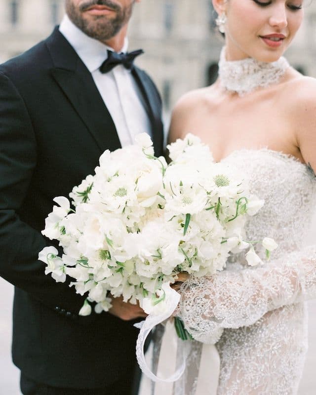 Bouquet de mariée oversize – Élégance blanche en style classique moderne