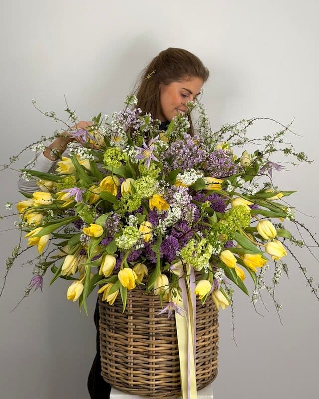 Grande corbeille florale de printemps