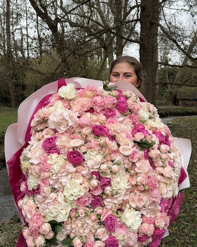 Grand bouquet premium dans des tons framboise