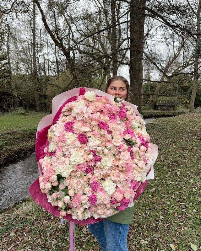Grand bouquet premium dans des tons framboise