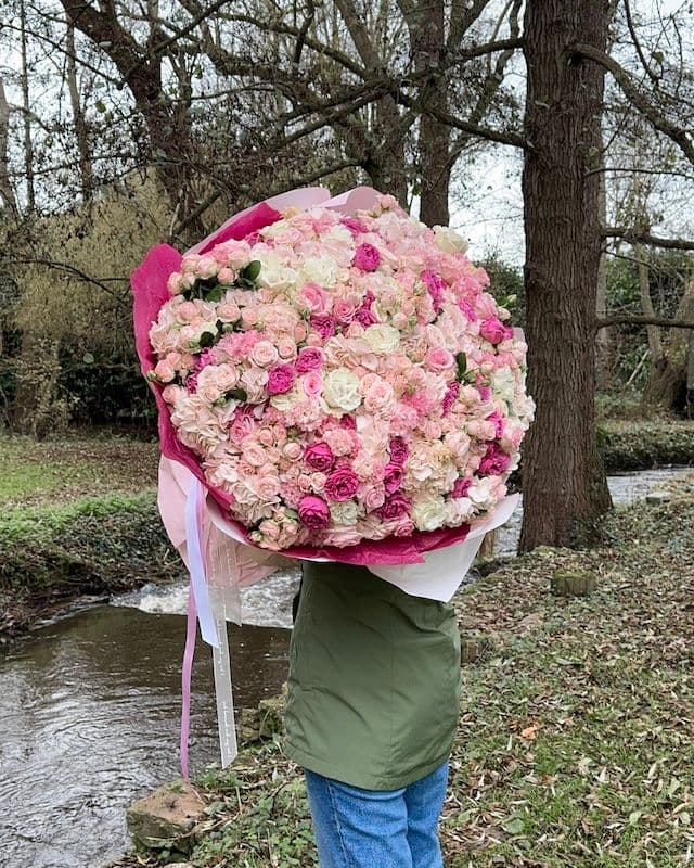 Grand bouquet premium dans des tons framboise