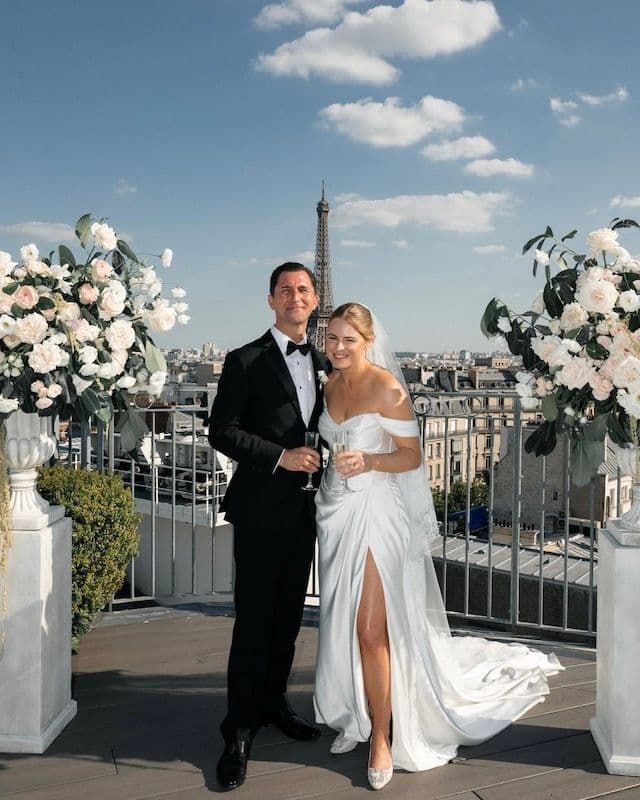 Espace de cérémonie pour elopement – Élégance pastel blanc & vert