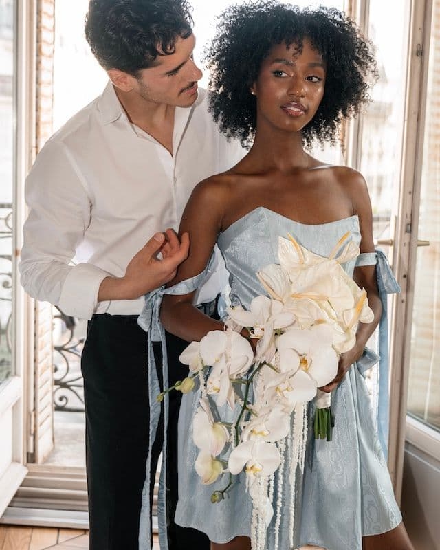 Bouquet de mariée cascade – Orchidées, Amarante & Anthurium