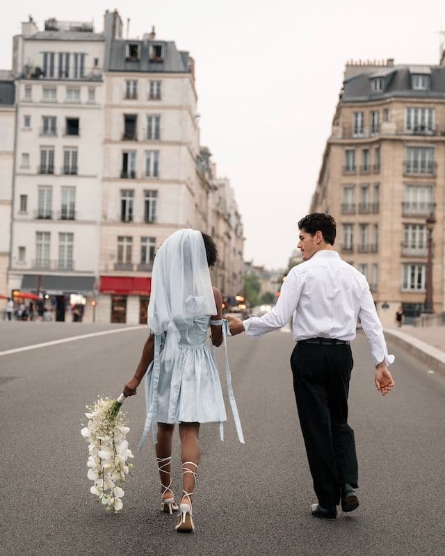 Bouquet de mariée cascade – Orchidées Phalaenopsis blanches & Gypsophile