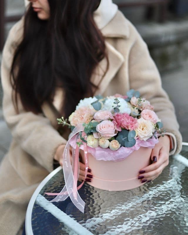  Boîte avec Rose Bombastic et Œillets