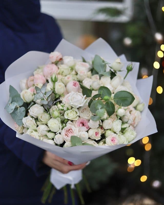 Un bouquet ravissant de roses buisson poudrées