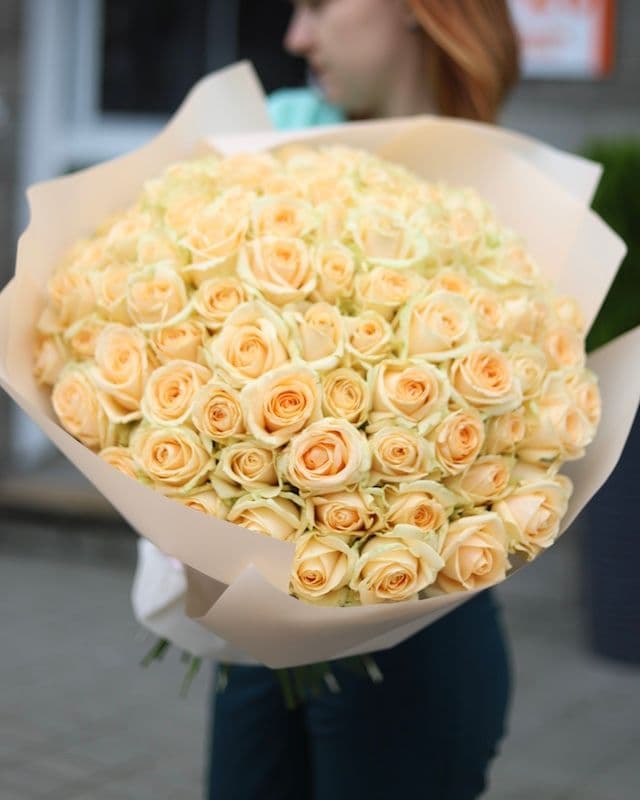 Bouquet de 100 roses crème Avalanche