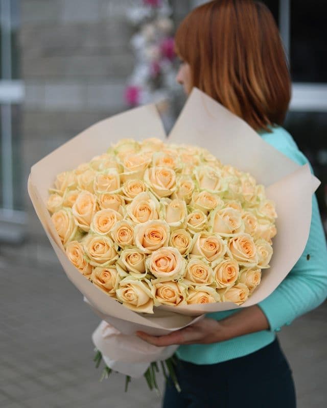 Bouquet de 75 roses crème Avalanche