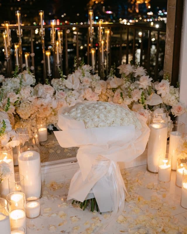 Bouquet 100 roses blanches, hauteur 70 cm
