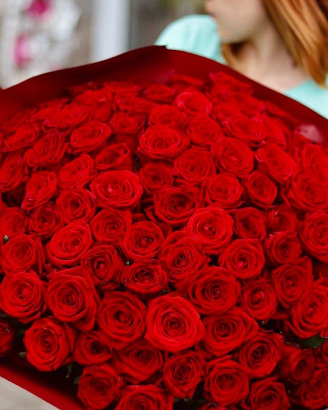 Bouquet de 100 roses rouge 50 cm