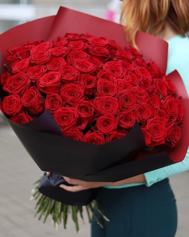 Bouquet de 80 roses rouges Freedom