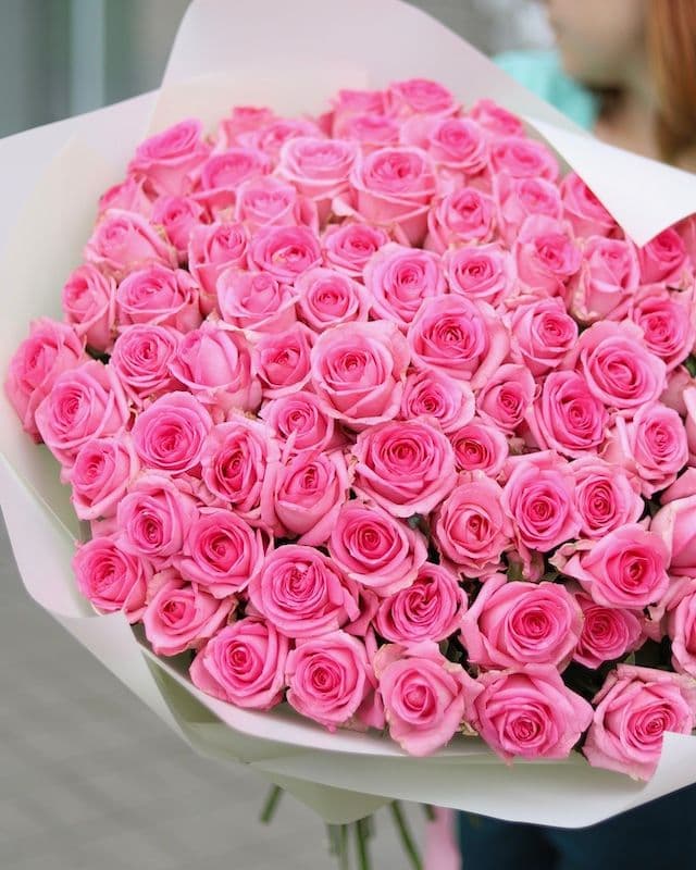 Bouquet de 85 roses roses Revival