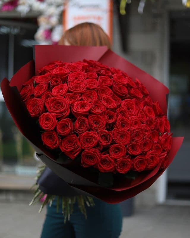 Bouquet de 90 roses rouges Freedom