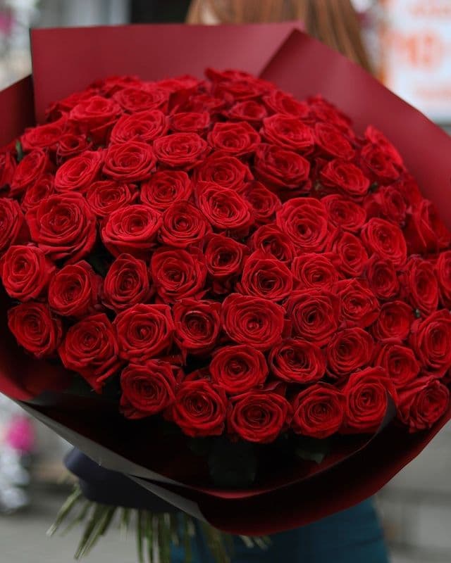 Bouquet de 90 roses rouges Freedom