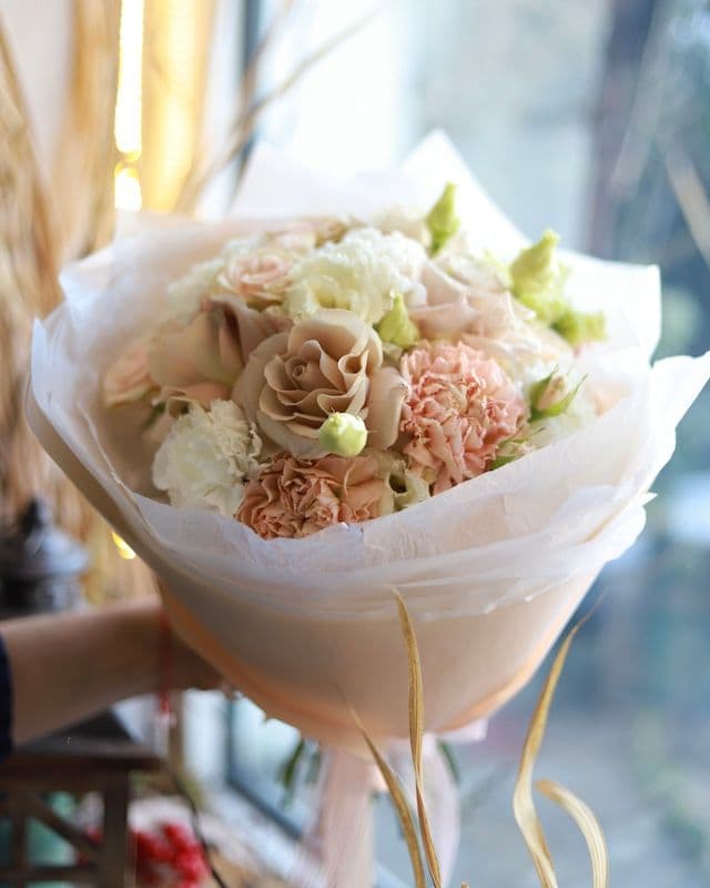 Сreme bouquet avec rose Cappuccino