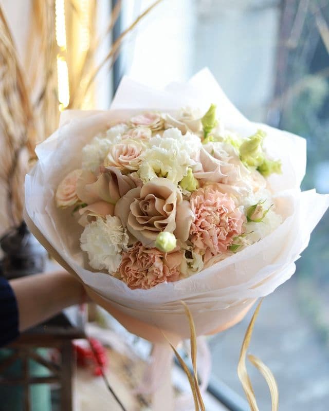 Сreme bouquet avec rose Cappuccino