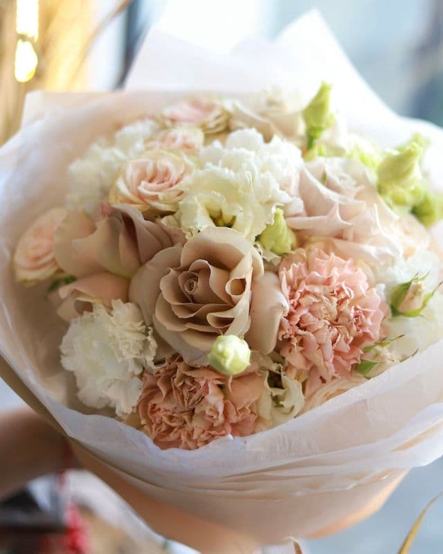 Сreme bouquet avec rose Cappuccino