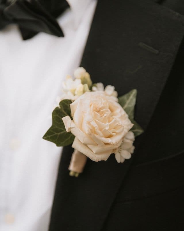 Élégance Verte & Blanche – Fleurs de Mariage à Paris