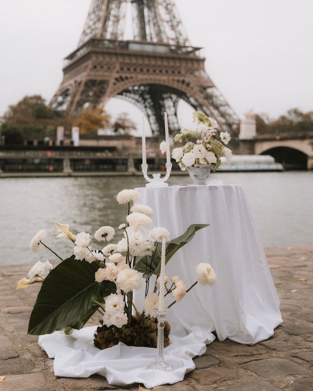 Élégance Verte & Blanche – Fleurs de Mariage à Paris