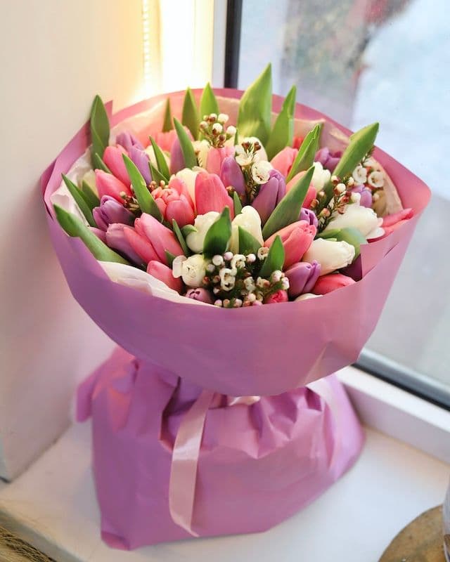 Lilas bouquet de tulipes et hamelacium