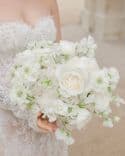 Bouquet de mariée oversize – Élégance blanche en style classique moderne
