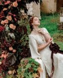 Bouquet de mariée Élégance Sombre – Callas bordeaux & feuilles de philodendron 