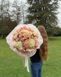 Bouquet d’hortensias et de roses