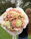 Bouquet d’hortensias et de roses