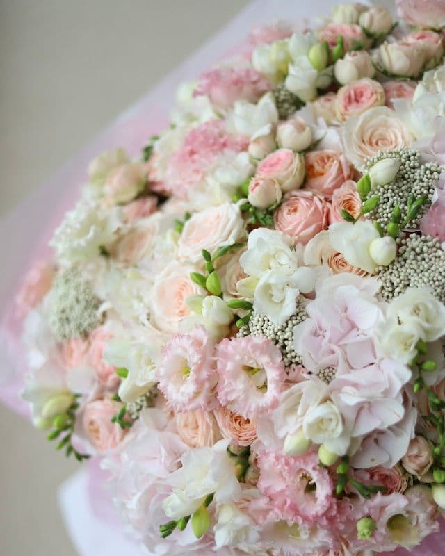Grand bouquet dans des tons doux