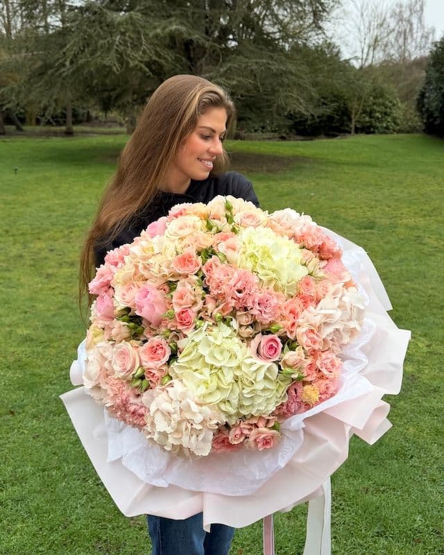 Bouquet d’hortensias et de roses