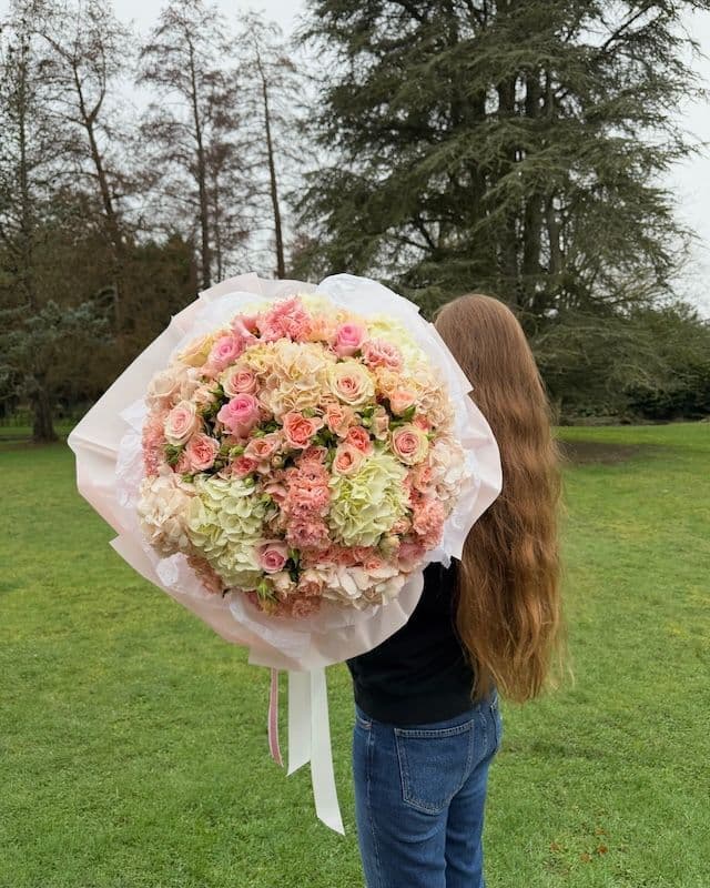 Bouquet d’hortensias et de roses