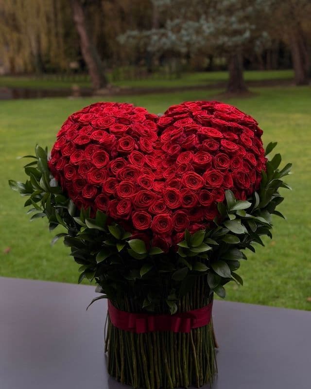 Bouquet cœur de 200 roses rouges