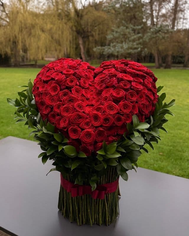 Bouquet cœur de 200 roses rouges
