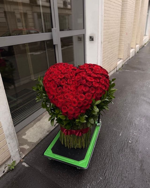 Bouquet cœur de 200 roses rouges